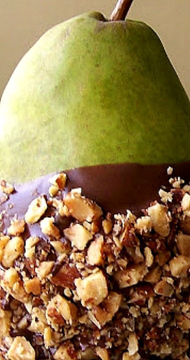 Chocolate Dipped Pears with Salted Almond Crunch Almond Crunch, Holiday Recipes Christmas, Amish Recipes, Christmas Food Desserts, Scrumptious Desserts, Chocolate Dipped, Favorite Snack, Best Dessert Recipes, Fruit Recipes