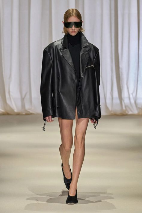 MM6 Maison Margiela Fall 2024 Ready-to-Wear Collection | Vogue Milan Fashion Week Runway, Lee Radziwill, Elsa Hosk, Milano Fashion Week, Emily Ratajkowski, Mm6 Maison Margiela, Black Leather Jacket, Fall 2024, Primavera Estate