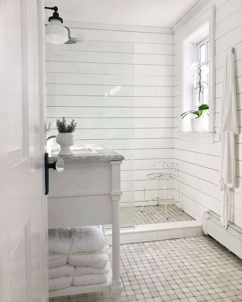 Shiplap Shower Tile, Shiplap Tile Shower Wall, White Tile Walk In Shower Ideas, Window In Shower Ideas, Bathrooms With Shiplap, Shiplap Tile, Berry Bathroom, Bathrooms Inspiration Modern, Shiplap Bathrooms