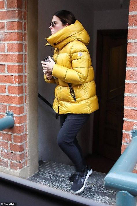 Yellow Puffer Jacket Outfit, Moncler Jacket Women, Puffer Jacket Outfit, Cyberpunk City, Black And White Sneakers, Moncler Jacket, Types Of Jackets, Jacket Outfit, Sandra Bullock