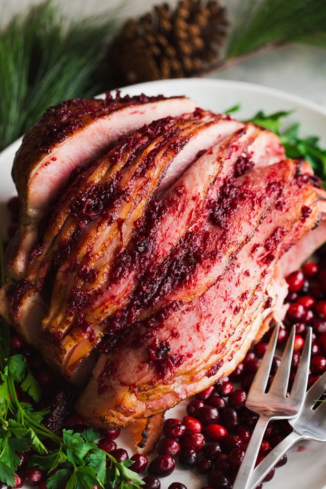 Cranberry Glazed Ham Easy Ham Glaze, Ham Glaze Brown Sugar, Honey Glazed Ham, Ham Glaze Recipe, Easy Ham, Christmas Ham, Ham Glaze, Ham Recipes, Roasted Carrots