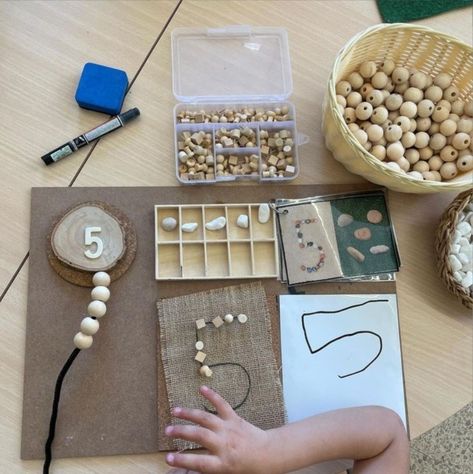 Montessori Stations, Easy Math Activities, Early Childhood Education Activities, Eyfs Classroom, Montessori Diy, Preschool Centers, Nature School, Montessori Toddler Activities, Montessori Preschool