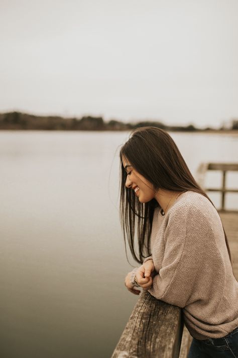 Fun lakeside senior Photoshoot 🌞 Destynie Paige Photography Lakeside Portrait Photography, Photoshoot Near Lake, Lakeside Photoshoot Ideas, Fun Outdoor Photoshoot, Marsh Photoshoot, Lakeside Photoshoot, Lake Photo Ideas, Lake Photoshoot Ideas, Pier Photography