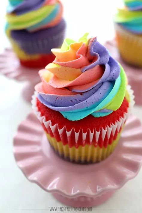 Rainbow cupcakes with rainbow frosting Rainbow Sprinkle Cupcakes, Rainbow Themed Cupcakes, Rainbow Cupcakes Frosting, Rainbow Cupcakes Ideas, Pastel Rainbow Cupcakes, Cupcakes Colorful, Rainbow Cupcakes Recipe, Cupcake Frosting Techniques, Rainbow Icing