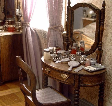 Dollhouse Number 8 - The Beacon Hill Beacon Hill Dollhouse, Big Doll House, Dollhouse Rooms, Doll House Bedroom, Dollhouse Bedroom, House Bedrooms, Model House, Dolls House Interiors, Beacon Hill