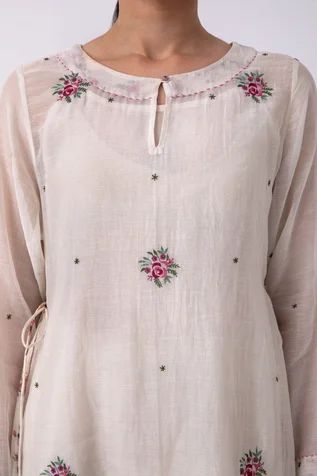 Shop for Label Shreya Sharma White Chanderi Placement Embroidered Kurta And Flared Pant Set for Women Online at Aza Fashions Embroidery Kurta Designs Women, Floral Embroidery Border, Kurta Embroidery, Simple Suit, Eastern Wear, Placement Embroidery, Pakistani Formal Dresses, Chanderi Kurta, Kurta Patterns