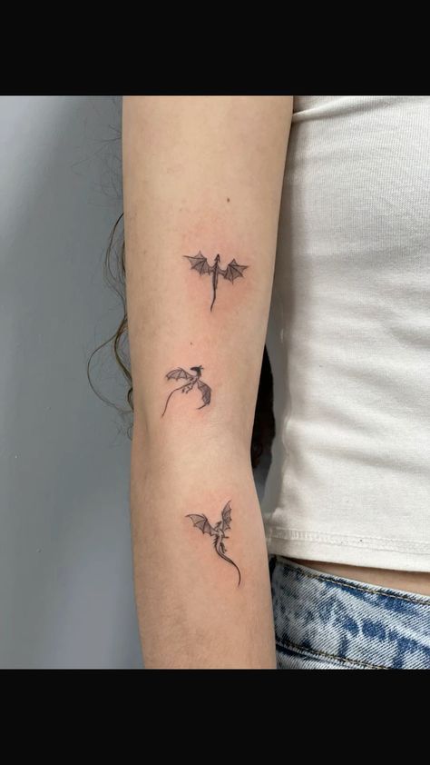 TATTOOS#BACK TATTOOS # FEMALE TATTOOS #MALE TATTOOS Got Dragons Tattoo, Three Dragons Tattoo Game Of Thrones, How To Train Your Dragon Matching Tattoo, Small Dragon Back Tattoo, Forearm Tattoo Dragon, Got Tattoo Ideas, Targaryen Tattoo Ideas, Asoiaf Tattoo, 3 Dragon Tattoo