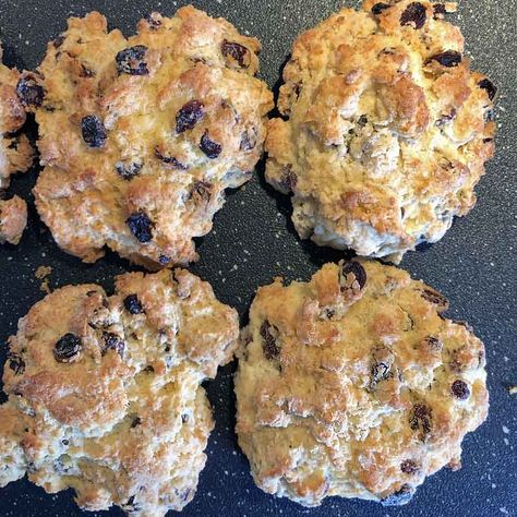 Easy Raisin Tea Biscuits Tea Biscuits Recipes, Tea Biscuits Easy, Raisin Tea Biscuit Recipe, Raisin Tea Biscuits, Raisin Tea Buns, Raisin Biscuits Recipe, Tea Buns, Raisin Biscuits, Rock Buns