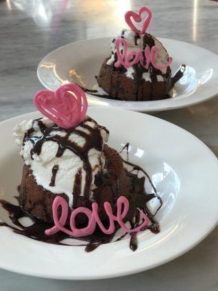 Lava Cake for Two Dessert Recipe. #lavacake #recipe #chocolate #dessert #treats #Valentines #ValentinesTreat #ValentinesDay #recipe Desserts Fancy, Valentines Day Dessert, Valentines Desserts, Valentines Recipes Desserts, Easy Chocolate Desserts, Kiss Cookies, Low Carb Cheesecake, Molten Chocolate, Dessert For Two