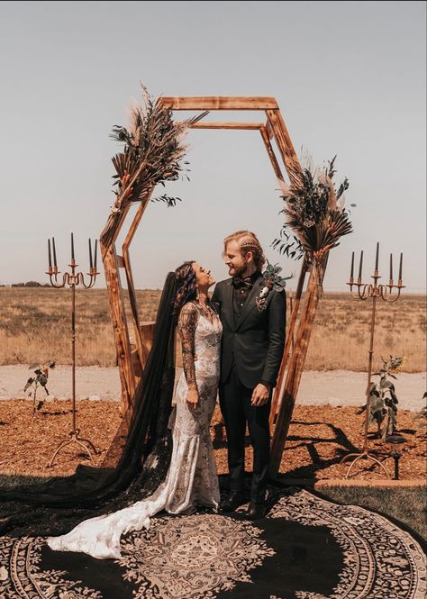 Gothic Woods Wedding, Dark Beach Wedding Theme, Yallternative Wedding Ideas, Western Halloween Wedding, Coffin Archway Wedding, Gothic Backyard Wedding, Coffin Wedding Arch, Western Grunge Wedding, Punk Wedding Decor