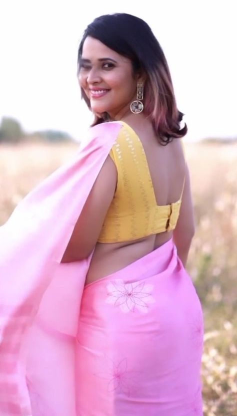 Anasuya Bharadwaj, Lace Blouse Design, Backless Blouse Designs, Hot Women Dress, Indian Actress Hot Pics, Hot Pics, Beautiful Saree, Indian Beauty Saree