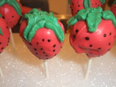 Strawberry-Shaped Cake Pops Strawberry Cake Pops, Shortcake Cake, Strawberry Shortcake Birthday, Strawberry Shortcake Party, Strawberry Cake Mix, Birthday Cake Pops, Strawberry Baby, Summer Cakes, Strawberry Cakes