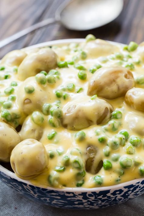 Potatoes And Peas Recipe, Creamed Peas And Potatoes, Potatoes And Peas, Spicy Southern Kitchen, Southern Side Dishes, Creamed Peas, Corn Casserole Recipe, Vegetable Side Dishes Recipes, Creamed Potatoes