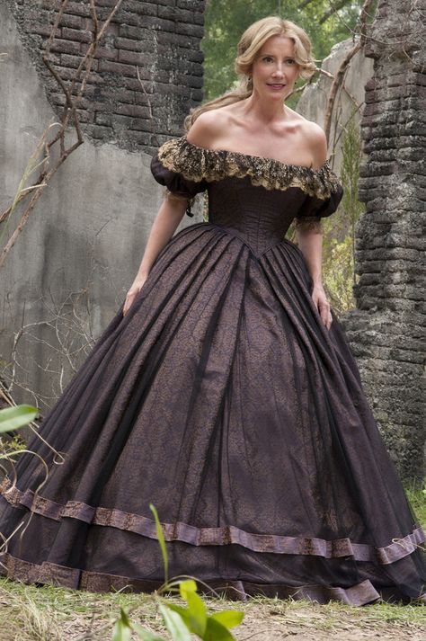 Victorian Style Movies | Victorian style/dress | Stalking Style Will Never Ends Beautiful Creatures Movie, Royal Core, Royalty Aesthetic, Royal Aesthetic, Emma Thompson, Princess Aesthetic, Historical Dresses, Historical Fashion, Costume Design