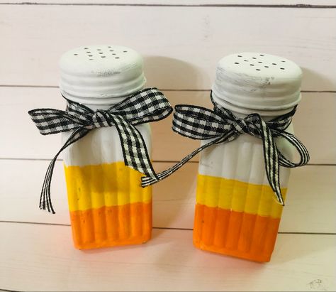 salt and pepper shakers-dollar tree-diy-candy corn-white-yellow-orange Tin Can Pumpkin Crafts, Fall Salt And Pepper Shakers Diy, Mason Jar Salt And Pepper Shakers Diy, Santa Salt And Pepper Shakers Diy, Upcycle Salt And Pepper Shakers, Crafts With Salt And Pepper Shakers, Fall Salt And Pepper Shakers, Fall Candy Crafts, Halloween Salt And Pepper Shakers