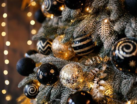 7 Bold Black Christmas Tree Ideas - Backyard Boss Amber And Black Christmas Tree, Christmas Tree With Black Ornaments, Black Ornaments Christmas Tree, All Black Christmas, Gold And Black Christmas Tree, Black Gold Christmas Tree, Christmas Tree Ideas Black, Green And Black Christmas, Black Christmas Tree Ideas