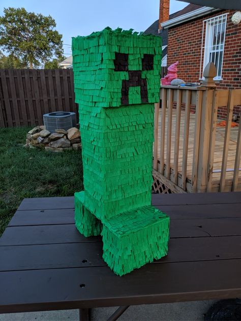 Minecraft piñata creeper Minecraft Pinata, Duct Tape Wallets, Birthday Pencils, Creeper Minecraft, Chicken Scratch Embroidery, Plastic Bottle Flowers, Skins Minecraft, Hama Beads Minecraft, Cool Minecraft Houses