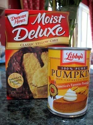 Um yum....... I may never eat anything else for breakfast again. Pumpkin Muffins - only 2 ingredients. That's right, just the cake mix and the pumpkin. No oil, no eggs, no water, nothing else. Bake at 350, this is a Weight Watchers treat, very low cal. Muffin Cupcake, Cake Mixes, Brownie Desserts, Desserts Vegan, Pumpkin Flavor, Think Food, Yellow Cake, Pumpkin Muffins, Köstliche Desserts