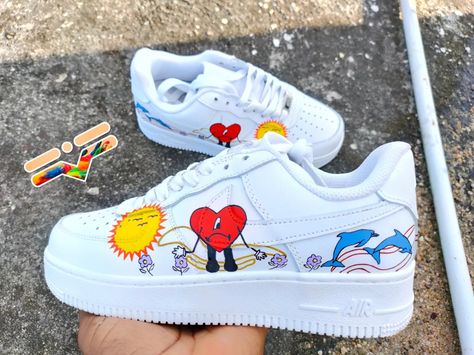 Diseño de Bad Bunny Bad Bunny Stuff, Bad Bunny Shoes, Baddie Room, Vintage Cabbage Patch Dolls, Bunny Shoes, Bunny Room, Bunny Birthday Party, Bunny Birthday, Tenis Nike