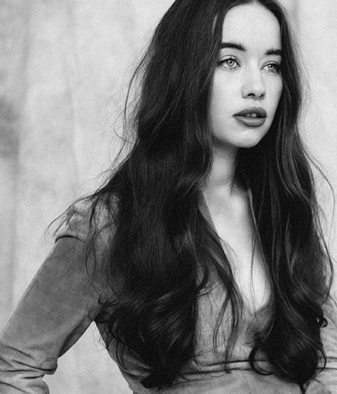 Susan Pevensie, Lucy Pevensie, Anna Popplewell, Pictures Of Anna, Chronicles Of Narnia, Emma Watson, Narnia, Hair Goals, Reign