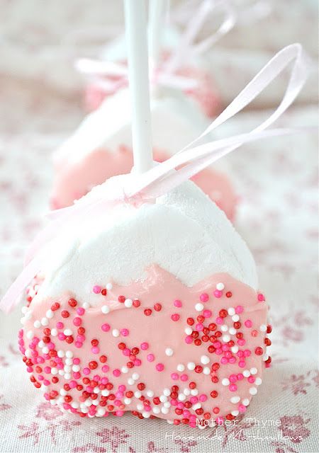 Gorgeous home made marshmallow! Mother Thyme, How To Make Marshmallows, Homemade Marshmallows, Marshmallow Pops, Valentines Day Food, Pink Chocolate, Valentine's Day Recipes, Valentines Day Treats, My Funny Valentine