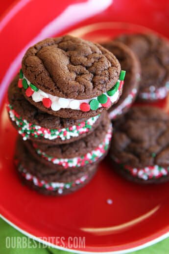 Holiday Oreos, Soft Chocolate Cookie, Chocolate Christmas Cookies, Homemade Oreos, Mint Oreo, Cookie Sandwiches, Chocolate Mint, Oreo Dessert, Homemade Holiday