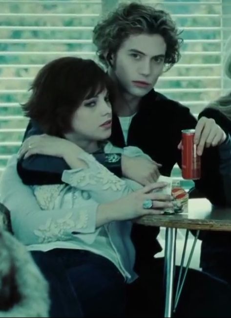 Twilight | Alice e Jasper Twilight Alice, Jasper Twilight, Alice Twilight, Alice And Jasper, Alice Cullen, Sing For You, Secret Lovers, Movie Couples, Real Beauty