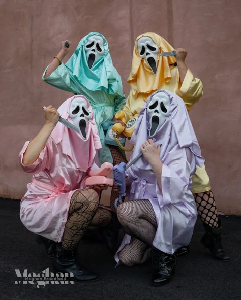 Pastel Ghost Costume, Pink Ghostface Costume, Pastel Ghost Photoshoot, Halloween Photography, Hallowen Costume, Halloween Photoshoot, Halloween Inspo, Creative Halloween Costumes, Easy Halloween Costumes