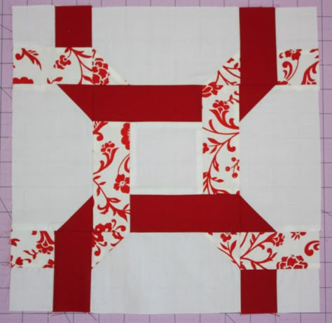 this block is called Celtic Twist Tutorial Available at link. WOW! Twist Tutorial, Celtic Quilt, Quilted Projects, Two Color Quilts, Red And White Quilts, Block Quilt, Summer Stuff, Quilt Block Tutorial, Quilting Techniques