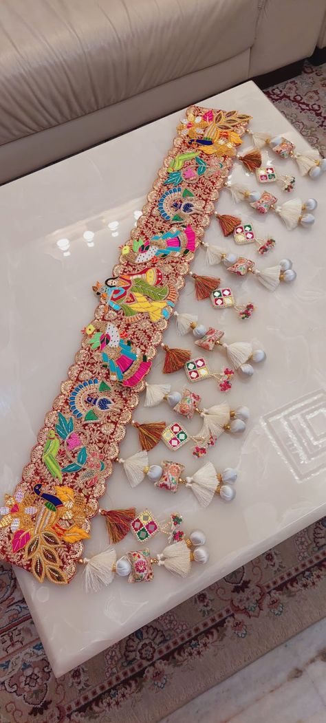 Handmade Bandhanwar Ideas, Bandhanvaar Handmade, Bandarwar Designs, Handmade Toran Ideas For Diwali, Banderwal Latest Designs, Diy Bandarwal, Bandanwar Designs, Bandhanwar Handmade, Bandarwal Designs Handmade