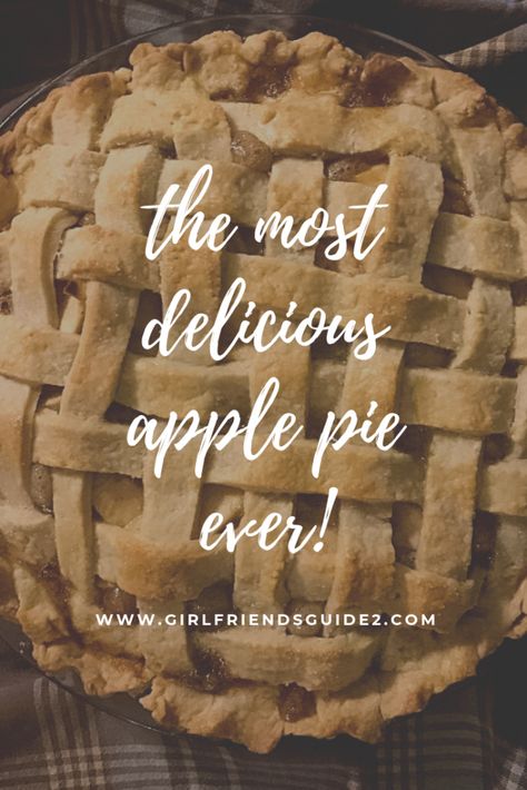 Easy and delicious apple pie recipe.  Perfect for fall!  #applepie #fallrecipes Granny Smith Apple Pie, Apple Pie Recipe Homemade, Southern Banana Pudding, Homemade Apple Pie, Pink Lady Apples, Granny Smith Apple, Apple Pie Recipe, Pie Tops, Homemade Apple Pies