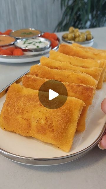 Bread Pockets, Chicken Bread, Frosty Recipe, Instagram Recipes, Chicken Rolls, Finger Food Appetizers, October 5, Crispy Chicken, Pudding Recipes