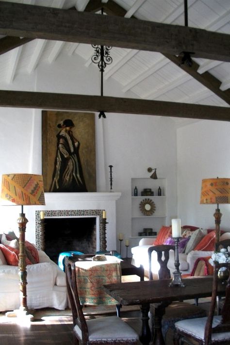 Kathryn Ireland Kelly Harmon, Bohemian Rooms, Adobe Brick, Kathryn Ireland, Country Luxe, Room Country, Spanish Hacienda, Spanish Decor, Sitting Rooms