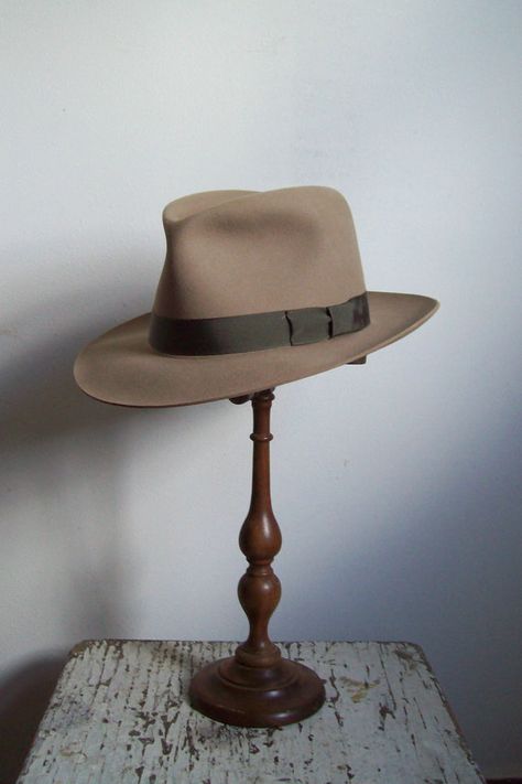 Fedora Mens Hats Vintage, Mens Hat, Dapper Gentleman, Felt Fedora, Love Hat, 문신 디자인, The Perfect Guy, Well Dressed Men, Cool Hats