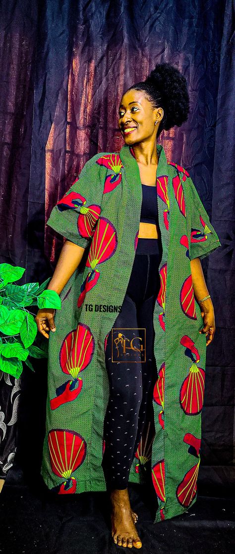 Thanks so much for stopping by ! African kimono which is very free and comfortable and makes you stand out in any event like a queen. Modern Kimono Fashion, African Jacket, Long Blazers, African Kimono, Modern African Clothing, African Kaftan, Afro Punk Fashion, Modern Kimono, Mode Kimono