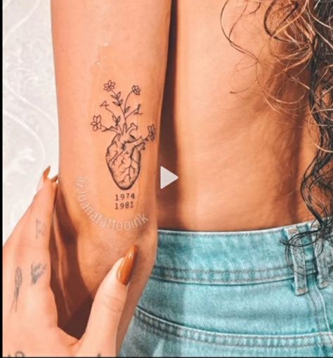 Above Elbow Tattoo, Butterfly Tattoos On Arm, Anatomical Heart Tattoo, Tatuaje A Color, Classy Tattoos, Discreet Tattoos, Tattoo Feminina, Subtle Tattoos, Sleeve Tattoos For Women