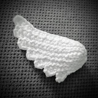 Crochet Wings, Wings Tutorial, Cardigans Crochet, Halloween Wings, 2023 Crochet, Harry Potter Crochet, Crochet Bat, Angel Wing Ornaments, Crochet Angels