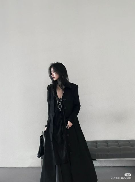 Fashion Gothic Modern, Dark Elegant Outfit, Classy Black Outfits For Women, Elegant Women Outfit, Modern Gothic Fashion, Dark Feminine Style, Finding Your Style, Dark Fashion, Elegant Outfit