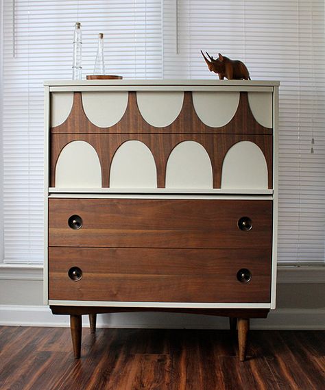 Birchwood Cabinets, Mid Century Dresser, Retro Furniture, Refurbished Furniture, Furniture Makeover Diy, Life Tips, Redo Furniture, Furniture Inspiration, Flipping Furniture