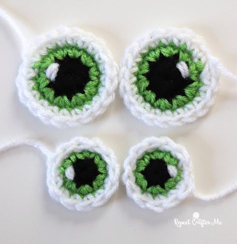 Crochet Cartoon Eyes - Repeat Crafter Me Crochet Cat Eyes, Kindness Crochet, Crochet Cartoon, Animal Decorations, Repeat Crafter Me, Amigurumi Minta, Crochet Monsters, Crochet Eyes, Embroidered Eyes