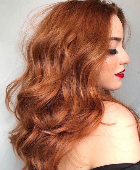 SalonCentric on Instagram: “Showcopper 📷 😏 🔥 gorgeous color from @barbararabelo_ who used all @lorealpro! “7.4 + 7.43 +8/3 #INOA with 20 volume!” 🔹 Treat yourself to…” Jahodová Blond, Ginger Hair Color, Beautiful Red Hair, Hair Color Auburn, Copper Hair Color, Strawberry Blonde Hair, Penteado Cabelo Curto, Auburn Hair, Red Hair Color