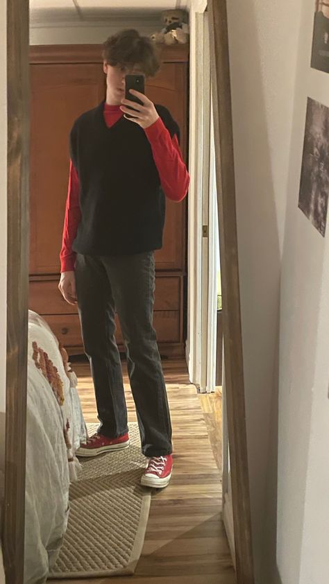 Red All Star Outfit, Red Converse Outfit Men, Red Shoes Outfit Men, All Star Outfit Men, Converse Red Outfit, Converse Rouge, Red Sneakers Outfit, Red Shirt Outfits, All Star Outfit