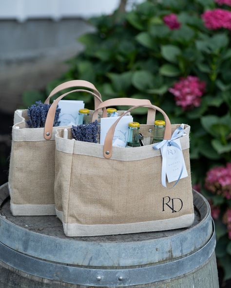 What a perfect way to kick off Rachel and Dan’s wedding weekend! 🌟 La Nebbia Winery provided a stunning California vineyard backdrop for their Half Moon Bay celebration. The evening was elevated by wild, organic decor details and delicious bites that perfectly complemented the wine, making the rehearsal dinner truly unforgettable. 🥂🍇 Producer, Planner, and Designer: @gobelladesign Photography: @cameronclarkphoto Videography: @chrisjevansphoto Florals: @thishumbleabode Welcome Party Venue: @l... Winery Bachelorette, Winery Bachelorette Party Ideas, California Vineyards, Organic Decor, Party Venues, Welcome To The Party, Wedding Weekend, Rehearsal Dinners, Bachelorette Party