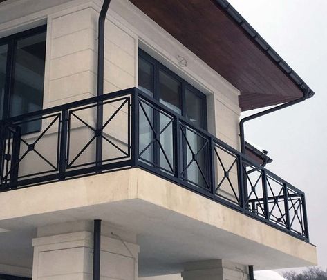 Balcony Design Exterior, Reling Design, Iron Railings Outdoor, Iron Balcony Railing, Grill Gate Design, Handrail Design, Balcony Grill, Steel Structure Buildings, Modern Balcony