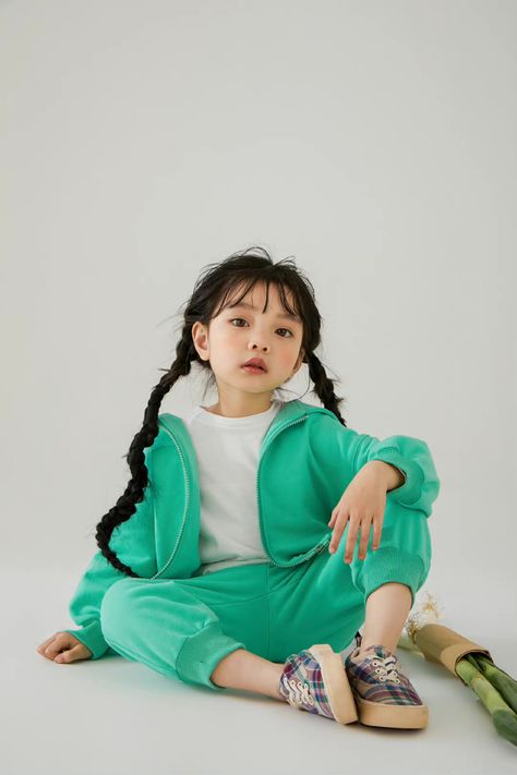 Kid Sitting Reference, Kid Poses Reference, Kid Reference Poses, Child Reference Photo, Kid Poses Drawing Reference, 70s Kids Fashion, Leg Reference, Playful Pose, Toddler Poses