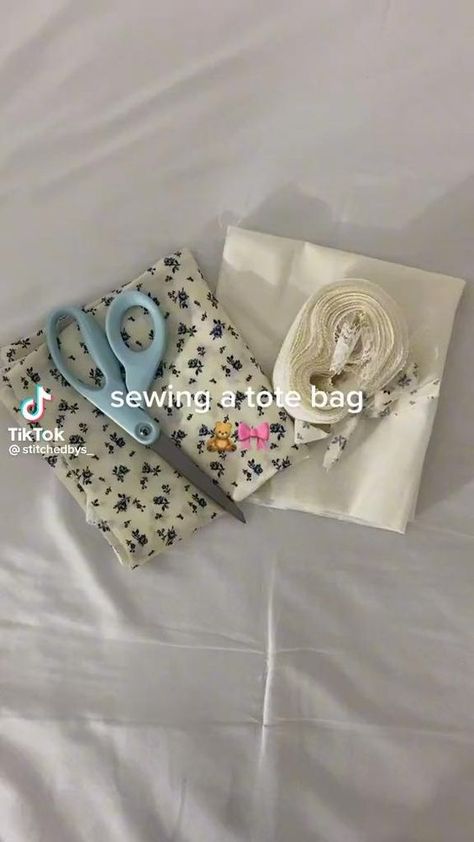 Tas Denim, Diy Paper Flowers, Easy Diy Clothes, Sewing Machine Projects, Sewing Easy Diy, Instruções Origami, Cute Sewing Projects, Sewing Projects Clothes, Sewing Crafts Tutorials