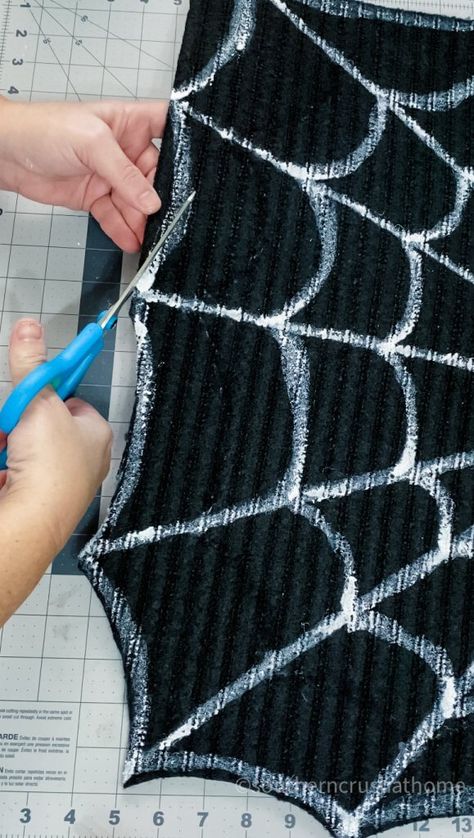 Spider Web Door Mat, Painting Spider Webs, Dollar Tree Goth Decor, Spooky Mats, Spider Hats, Goth Decorations, Goth Decor Diy, Diy Stuffies, Halloween Outdoors