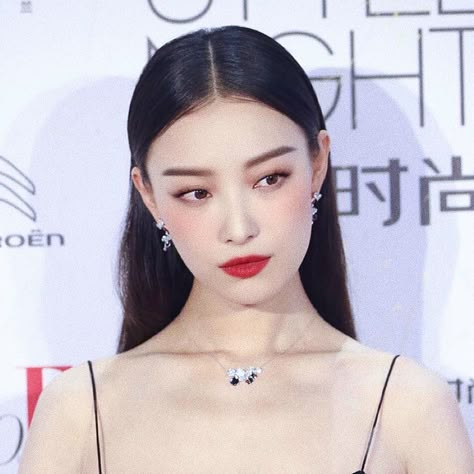 Ni Ni Chinese, Ni Ni Actress, Pre Wedding Makeup, Red Carpet Makeup, Shadow Face, Red Lipstick Makeup, Red Lip Makeup, Ethereal Makeup, Elegant Makeup