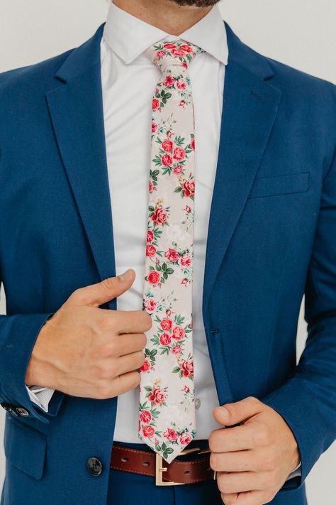 We pride ourselves in offering our customers some of the best skinny ties money can buy. Each DAZI tie is handmade from high quality imported fabrics. Features: Approx. 2.5" wide at the tip Approx. 58" in length 100% Cotton Dress Code Wedding, Creative Cocktail, Guest Attire, Flower Party, Garden Party Wedding, Wedding Attire Guest, Cocktail Attire, Groomsmen Attire, Wedding Suit