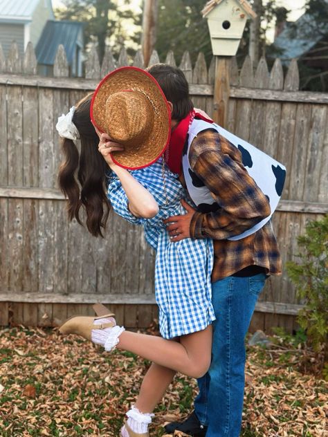 Looking for the perfect duo costumes for you and your best friend? 👯‍♀️ Here are 24 super cute ideas to try! From iconic pairs to fun and creative combos, these costumes are sure to make you and your BFF the highlight of any event. Whether you’re into pop culture references or classic duos, you’ll find the perfect inspiration to make your costume stand out. Explore these adorable ideas and get ready to impress! #BestFriendCostumes #DuoCostumes #HalloweenInspiration #BFFGoals #CostumeIdeas Woody And Bo Peep Costume, Cute Couples Costumes For Halloween, Teenage Group, Woody And Bo Peep, Halloween Costume For Couples, Couples Costumes For Halloween, Costume For Couples, Halloween Group Costumes, Group Halloween Costume Ideas